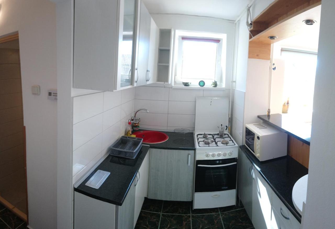 Simple And Comfortable Apartment เมียร์คูรา-ชุค ภายนอก รูปภาพ